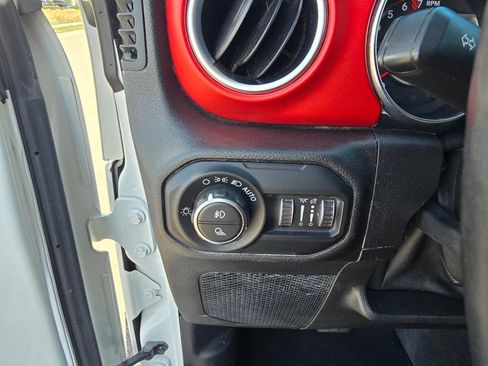 Used 2020 Jeep Gladiator Rubicon AWD/4WD image 18