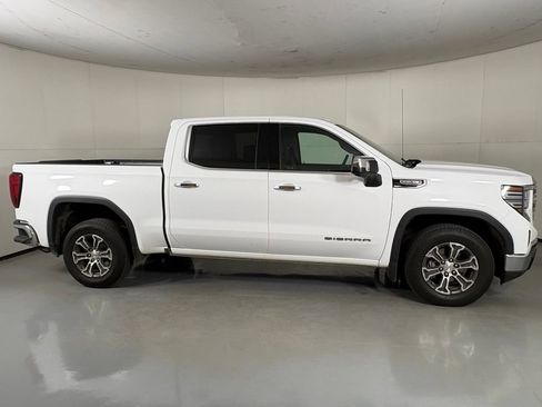 Used 2025 GMC Sierra 1500 SLT RWD image 9