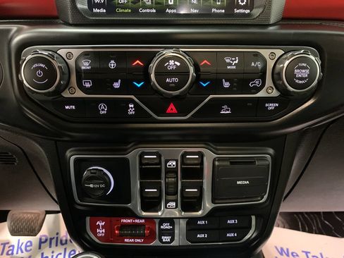 Used 2022 Jeep Gladiator Rubicon w/ LED Lighting Group AWD/4WD image 10