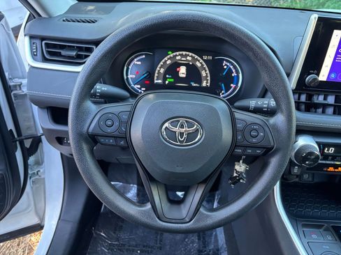 Used 2025 Toyota RAV4 LE image 28