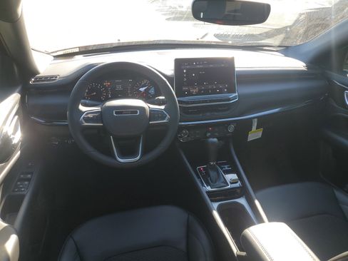 New 2026 Jeep Compass Latitude image 7