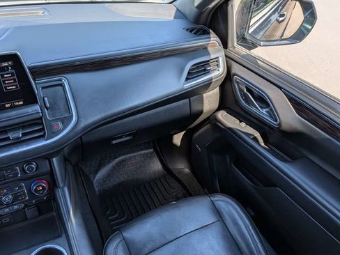 Used 2021 Chevrolet Suburban LT RWD image 19