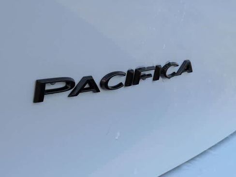 New 2026 Chrysler Pacifica Select image 13