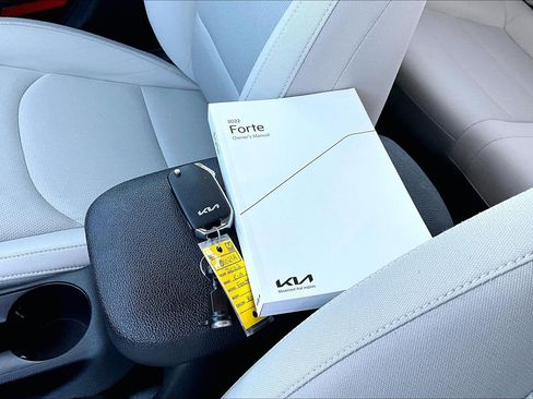 Used 2022 Kia Forte LXS w/ LXS Technology Package image 11