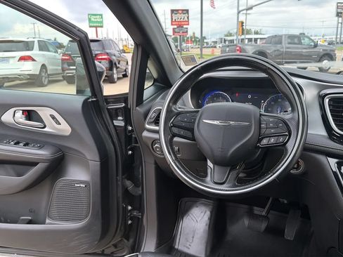 Used 2018 Chrysler Pacifica Limited w/ Advanced Safetytec Group FWD image 80