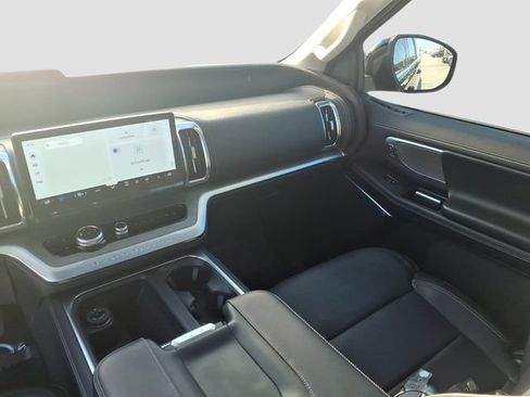Used 2025 Ford Expedition Max Platinum w/ Driver's Package AWD/4WD image 13
