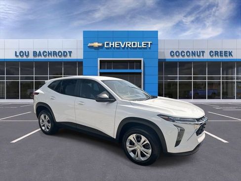 Used 2025 Chevrolet Trax LS FWD image 2