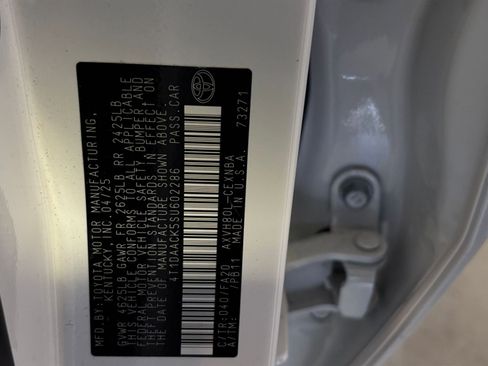 Used 2025 Toyota Camry LE image 33