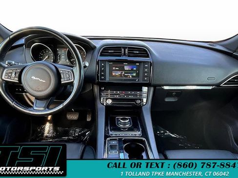 Used 2018 Jaguar F-PACE Premium image 16