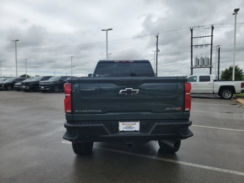 Certified 2025 Chevrolet Silverado 2500 ZR2 w/ Technology Package AWD/4WD image 6