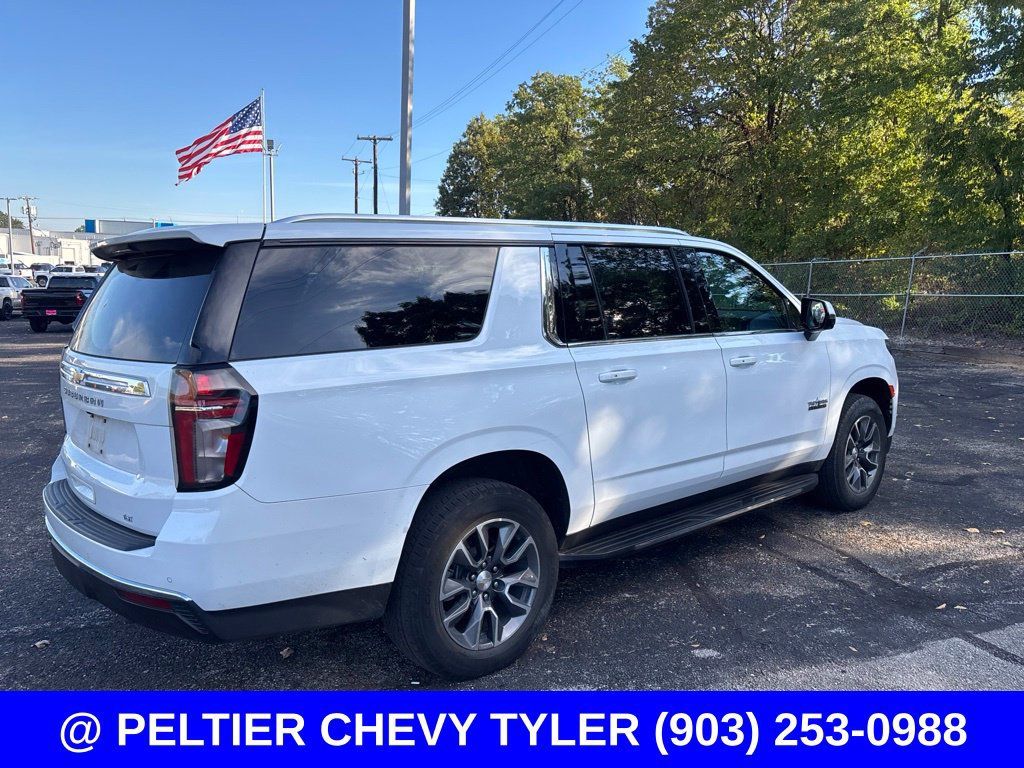 Used 2024 Chevrolet Suburban LT w/ Luxury Package RWD image 7