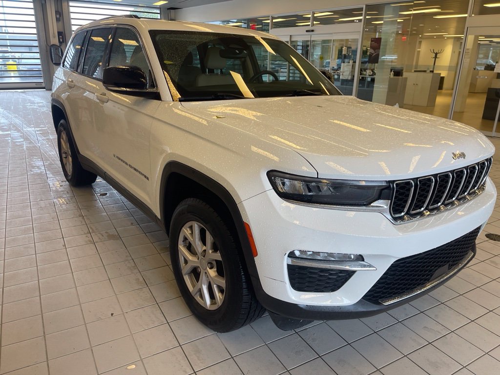 Used 2022 Jeep Grand Cherokee Limited AWD/4WD image 1