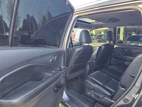 Used 2017 Honda Pilot Touring image 16