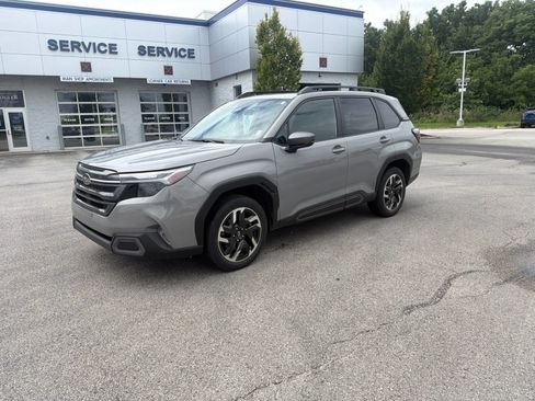 Used 2025 Subaru Forester Limited AWD/4WD image 1