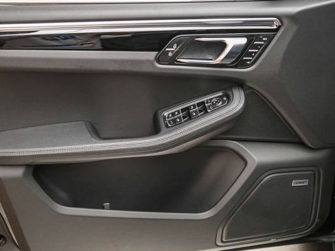 Certified 2025 Porsche Macan S AWD/4WD image 28