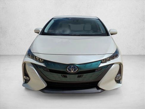 Certified 2018 Toyota Prius Prime Advanced FWD image 2