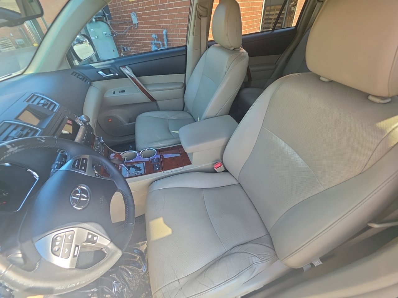 Used 2012 Toyota Highlander Limited w/ Tow Pkg AWD/4WD image 19