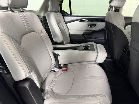 Used 2024 Honda Pilot LX image 17