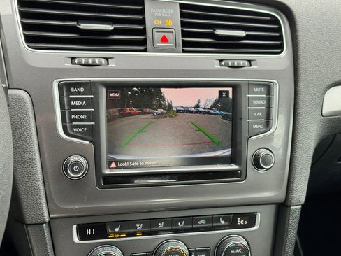 Used 2016 Volkswagen e-Golf SE w/ DC Fast Charging Package image 22