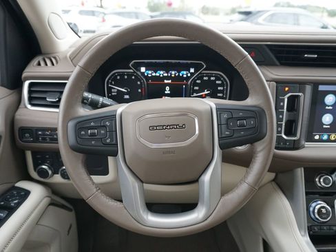 Used 2021 GMC Yukon XL Denali w/ Denali Premium Package image 29