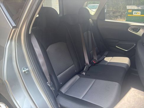 Used 2025 Kia Soul LX w/ LX Technology Package FWD image 36