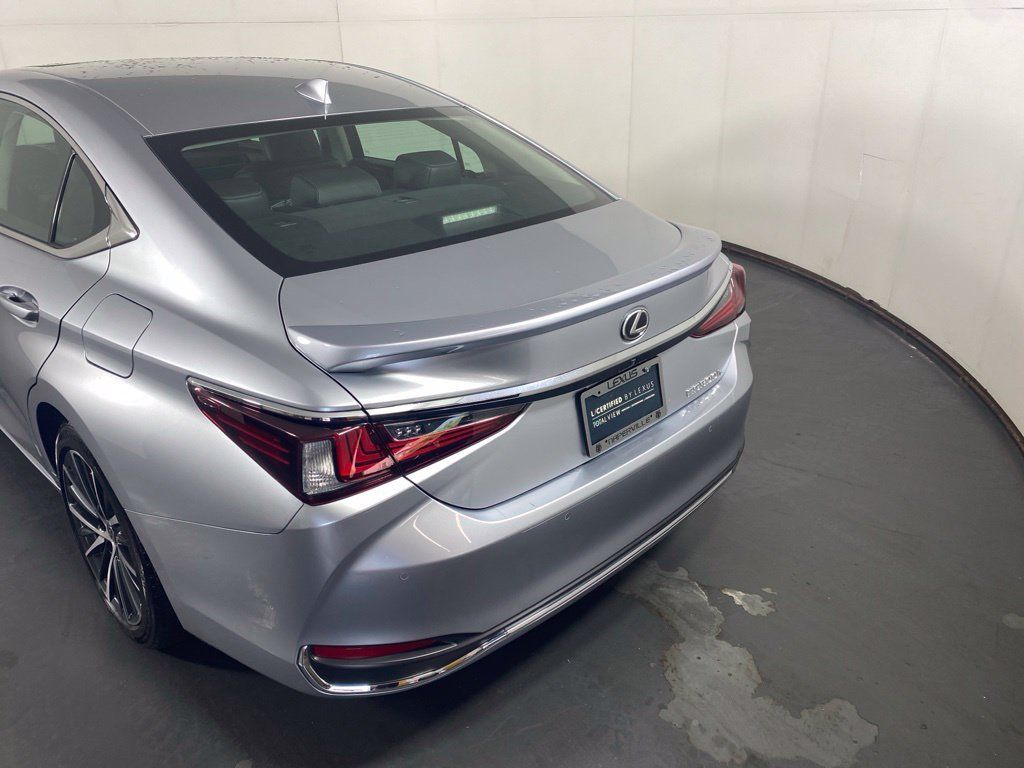Certified 2024 Lexus ES 300h w/ Premium Package FWD image 9