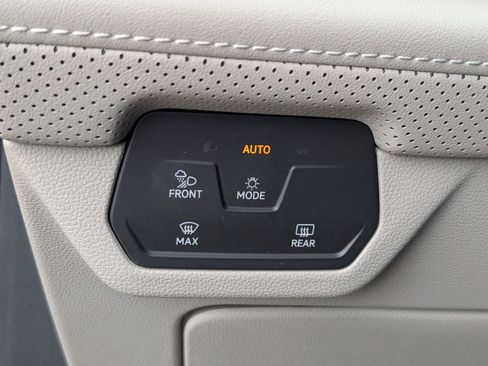 Used 2024 Volkswagen Atlas SE FWD image 23