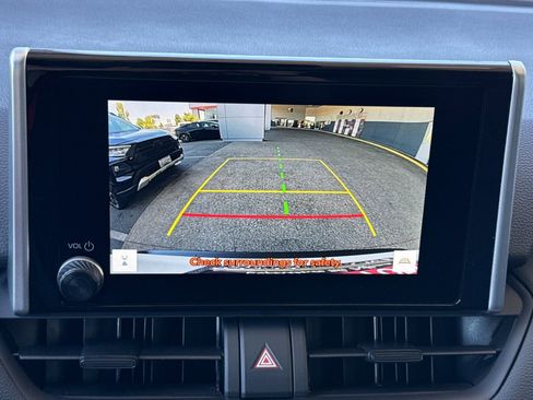 Used 2025 Toyota RAV4 XLE AWD/4WD image 24