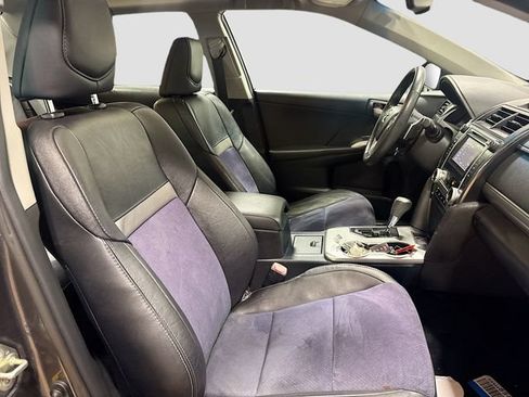 Used 2012 Toyota Camry SE w/ Leather Pkg FWD image 19