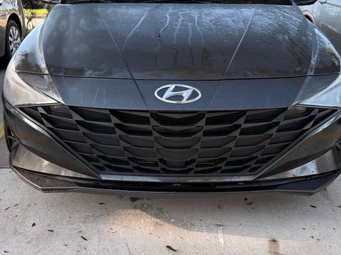 Used 2022 Hyundai Elantra SEL w/ Convenience Package FWD image 11