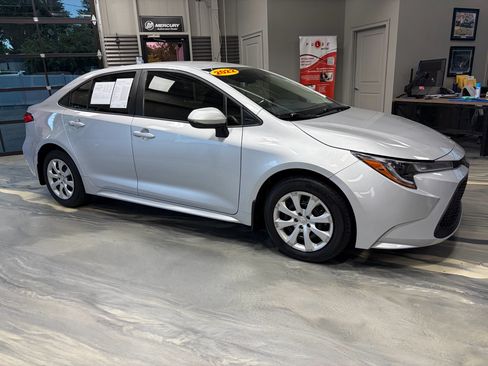 Used 2022 Toyota Corolla LE FWD image 24