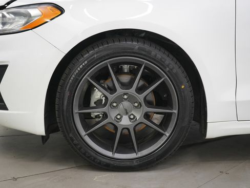 Used 2020 Ford Fusion SE image 28