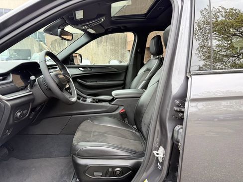 Used 2023 Jeep Grand Cherokee L Laredo AWD/4WD image 15