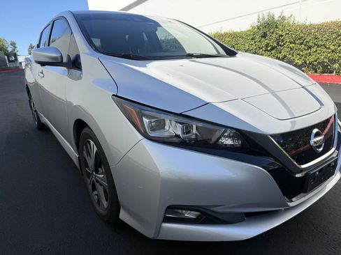 Used 2020 Nissan Leaf SV w/ SV Technology Package FWD image 7