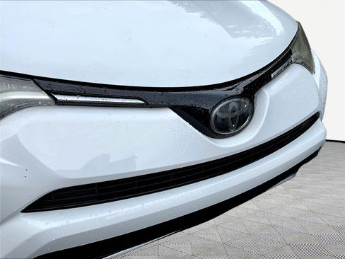 Used 2018 Toyota RAV4 XLE AWD/4WD image 33