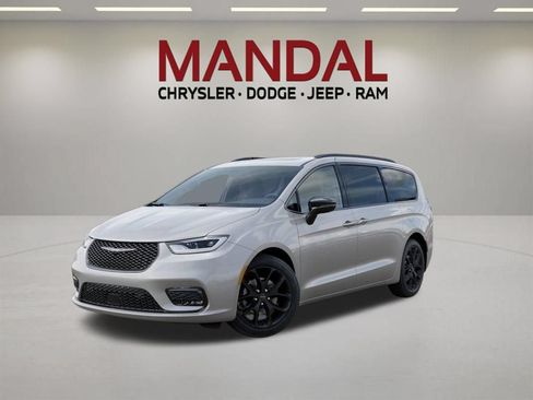 New 2026 Chrysler Pacifica Limited w/ S Appearance Package FWD image 1