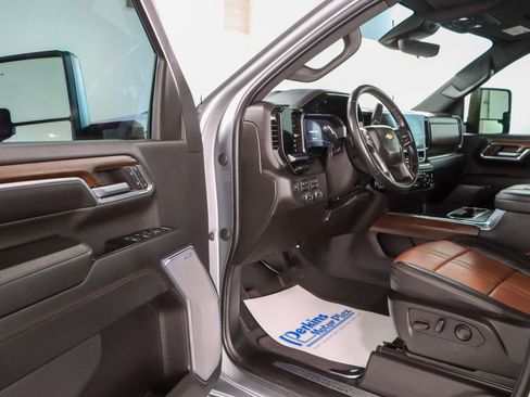 Used 2024 Chevrolet Silverado 3500 High Country w/ High Country Premium Package AWD/4WD image 3