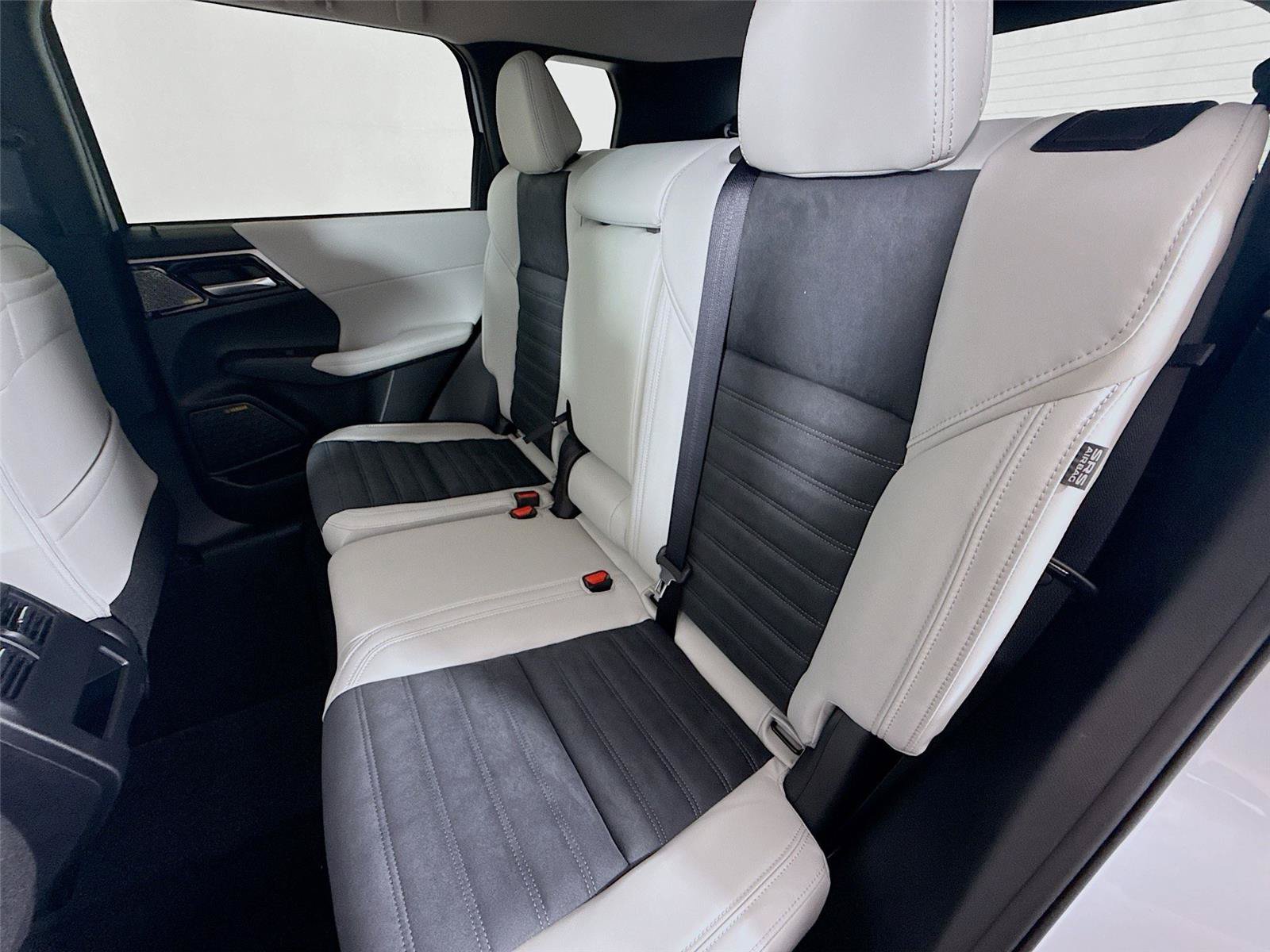 New 2026 Mitsubishi Outlander SE FWD image 17