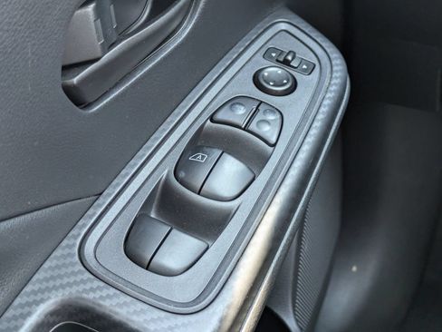 Used 2020 Nissan Versa S FWD image 19
