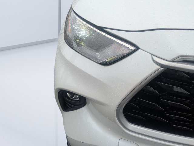 Used 2024 Toyota Highlander XLE FWD image 9