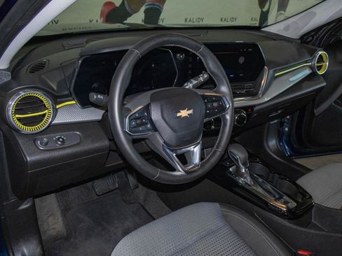 Used 2024 Chevrolet Trax LT w/ Driver Confidence Package FWD image 5