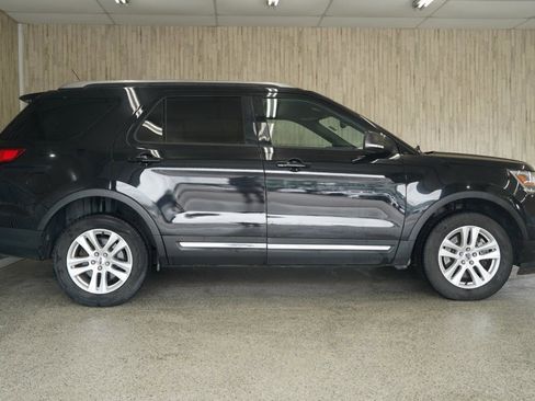 Used 2019 Ford Explorer XLT w/ Equipment Group 201A AWD/4WD image 6