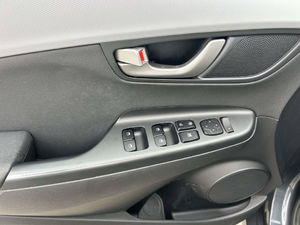 Used 2018 Hyundai Kona Limited FWD image 17