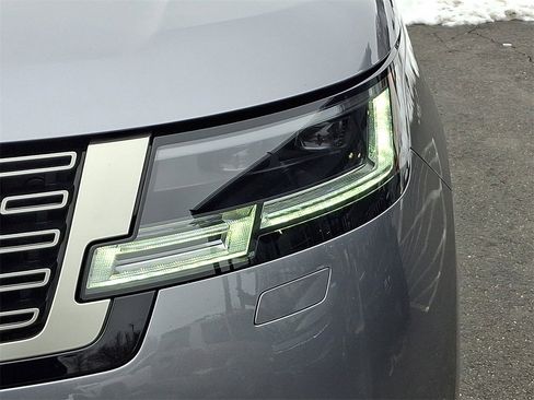 Used 2024 Land Rover Range Rover SE image 9