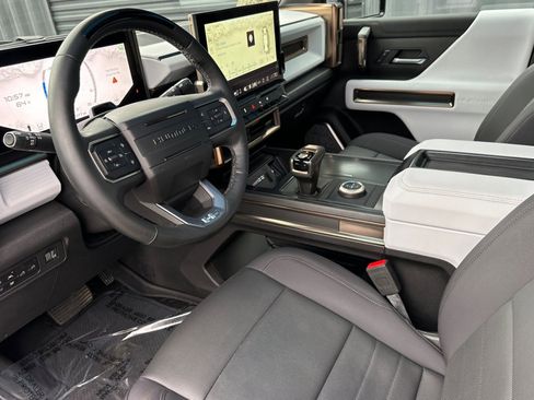 Used 2025 GMC Hummer EV 3X w/ LPO, Dark Essentials Package image 4