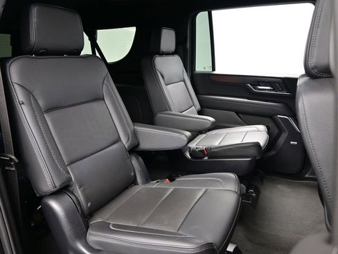 Used 2025 GMC Yukon XL Denali image 38