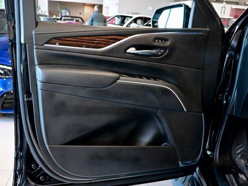 Used 2023 Cadillac Escalade ESV Premium Luxury image 15