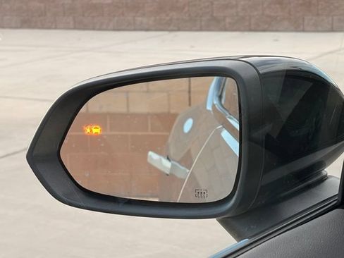 Used 2024 Chevrolet Equinox EV RS FWD image 21