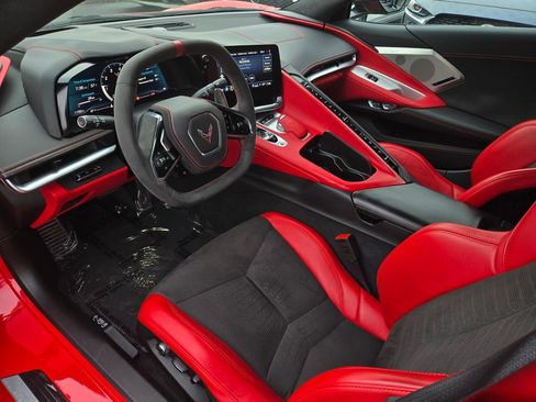 Used 2021 Chevrolet Corvette Stingray Premium Cpe w/ Z51 Performance Package RWD image 17
