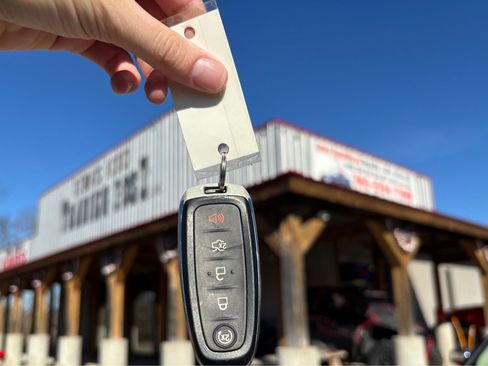 Used 2018 Ford Taurus Limited image 37